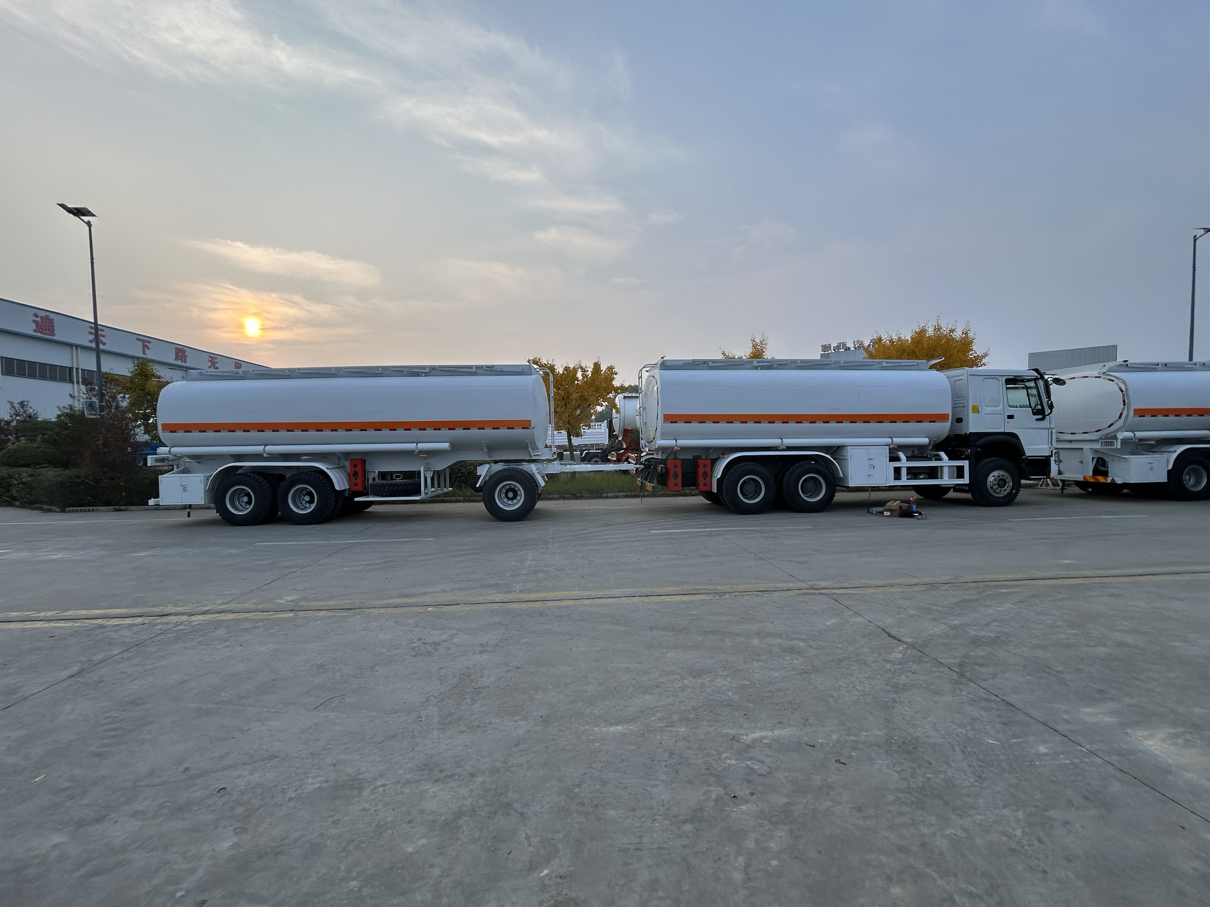 Ang Fuel Tank Truck at Full Trailer Combination ay Ipapadala sa Ethiopia