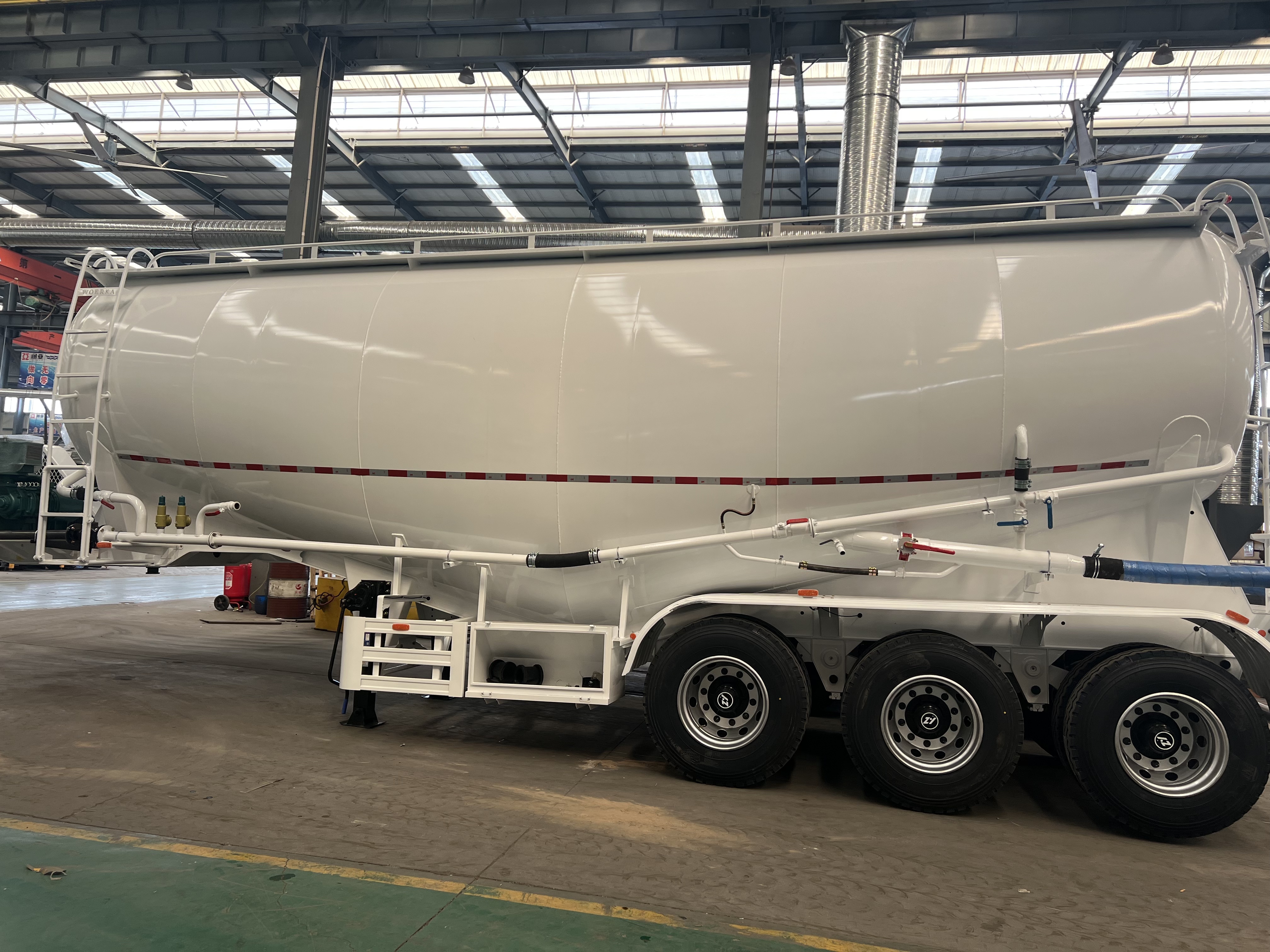 Ang mga trak ng Derun Cement Tanker ay ipinadala sa Zambia, na pinalakas ang lokal na imprastraktura ng transportasyon