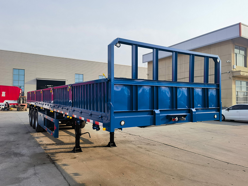 Ang Tatlong Side Wall Semi Trailer ng Derun Vehicle Company ay ipinadala sa Algeria