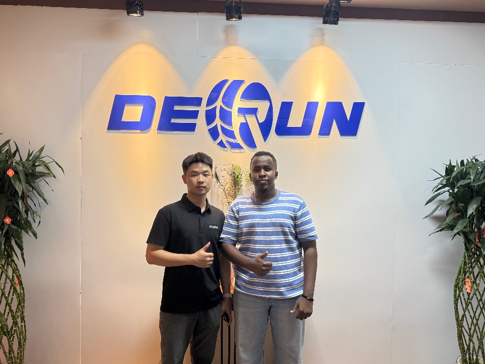 Isang customer ng Somalie ang dumating upang bisitahin ang aming kumpanya
