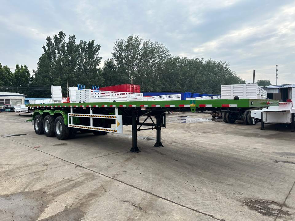 Matagumpay na naihatid ng sasakyan ng Derun ang 5 flatbed semi-trailer sa Ghana, na lubos na pinuri ng mga customer