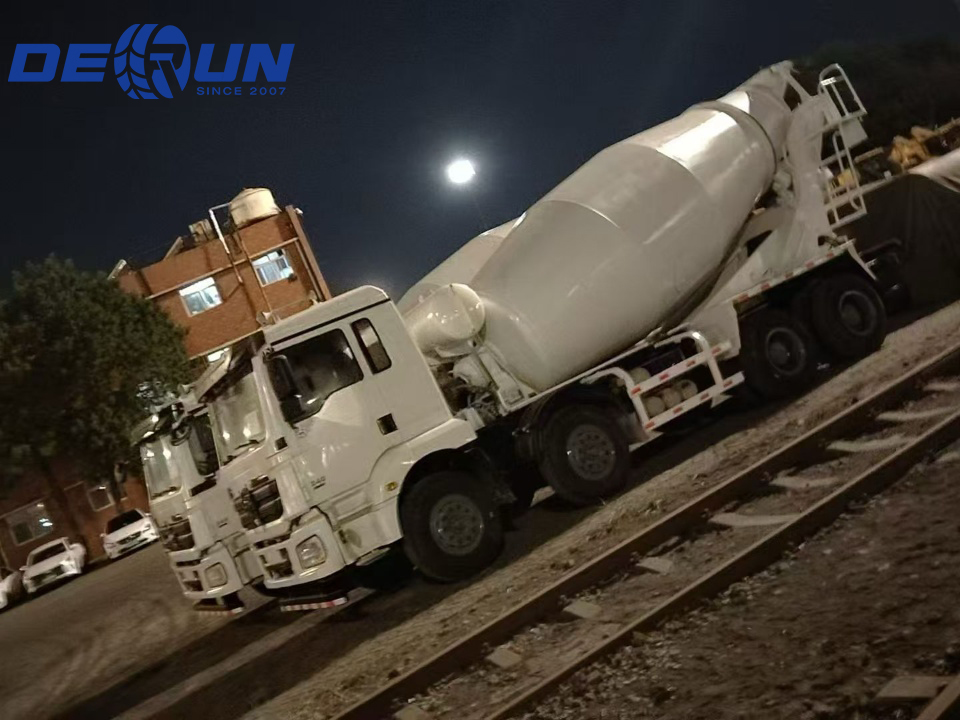 Dalawang mixer trucks ang maipadala kay Gabon.