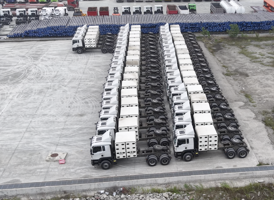 Ang tuluy-tuloy na serbisyo sa paghahatid ay nakakakuha ng karagdagang pagkilala! 40 Sinotruk TX 6x4 CNG tractor truck ang matagumpay na naipadala sa Nigeria.